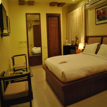 Hotel Sri Madhura Inn Хайдарабад Экстерьер фото